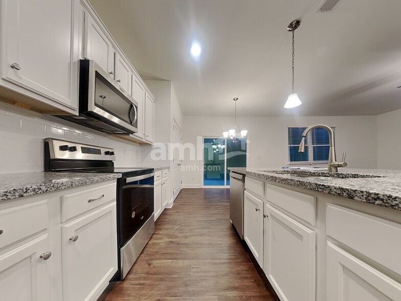 Building Photo - 475 Summit View Ct