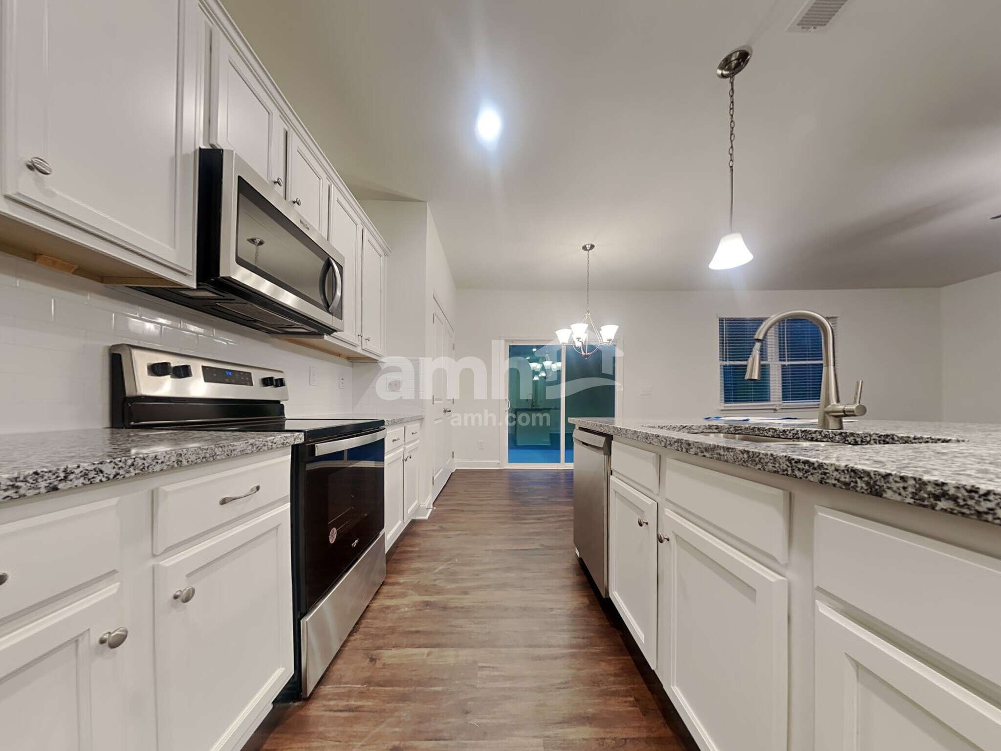 Building Photo - 475 Summit View Ct