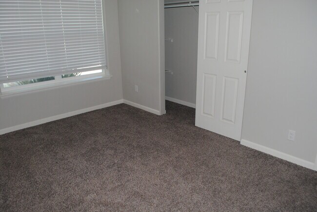 Building Photo - 454 Lewis St