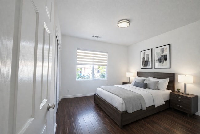 Building Photo - Executive-Level 6 Bedroom Residence | Designed for Work & Life Now Comes With $500 Move-in Specia...