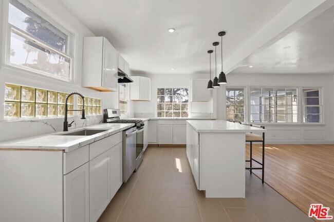 Building Photo - 4411 Victoria Park Dr