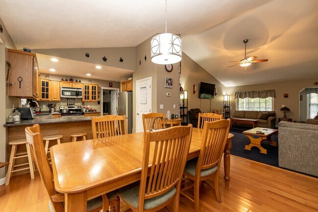 Building Photo - 24 Birchwood Rd