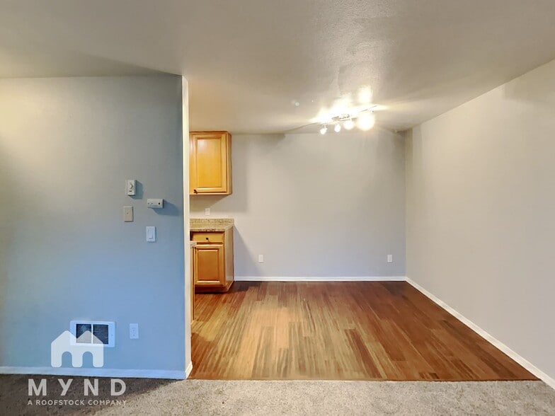 Building Photo - 14300 32nd Ave NE