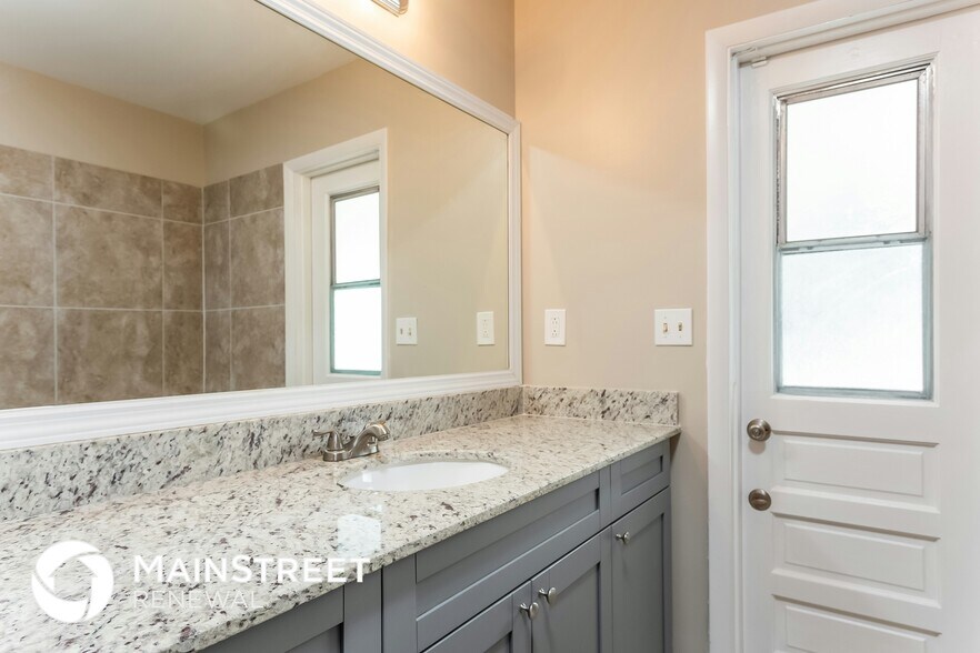 Building Photo - 1461 Wyndcliff Dr