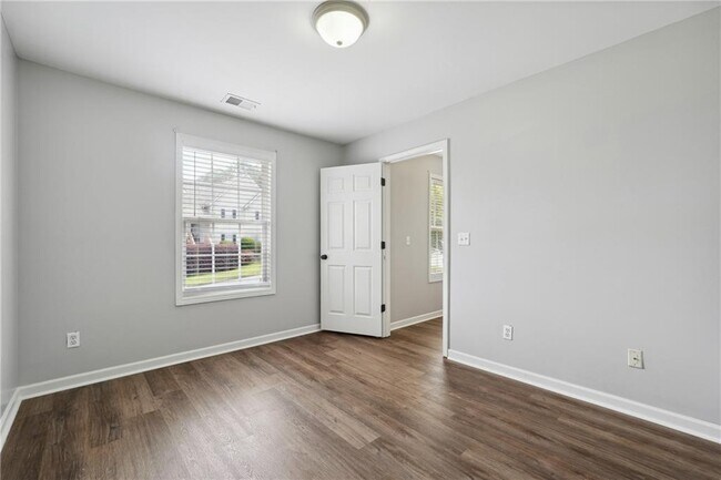 Building Photo - 425 Hearthstone Way