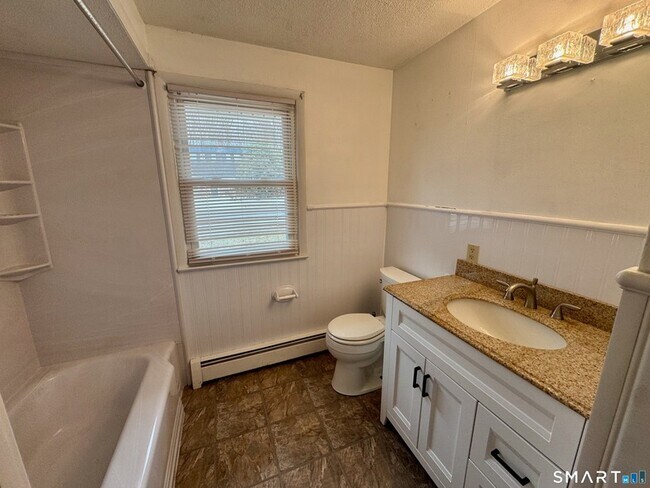 Building Photo - 12 Nutmeg Dr