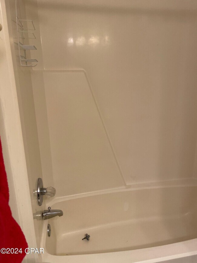 Building Photo - 8817 S Thomas Dr