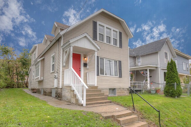 Building Photo - 115 Diamond Ave SE