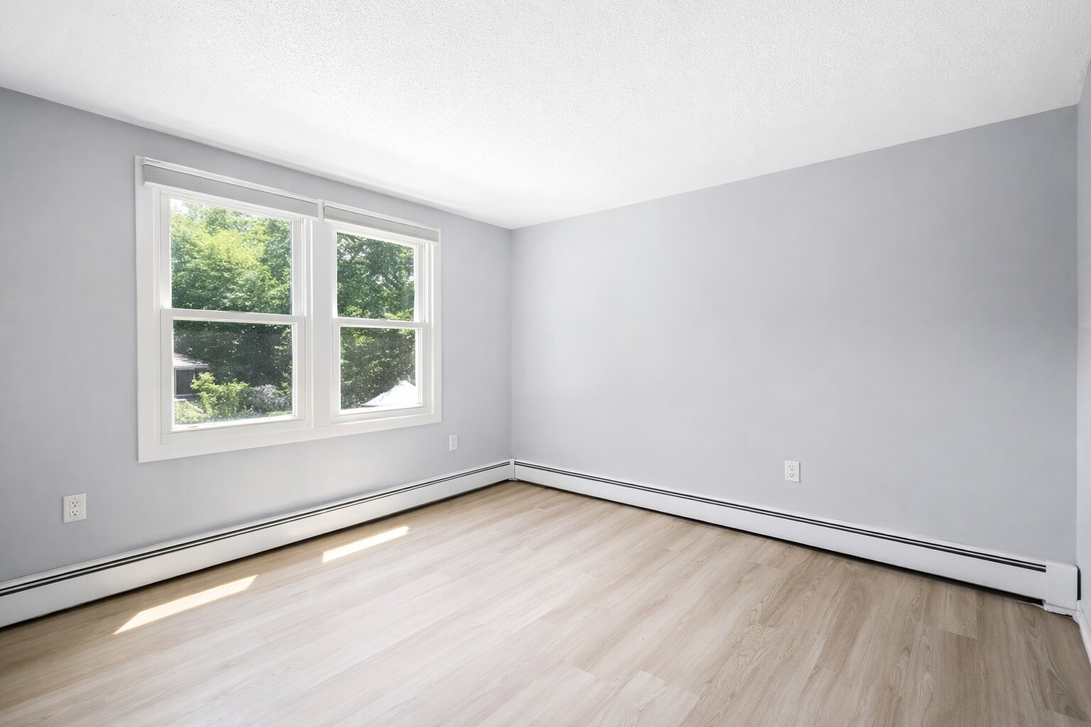 Alternate view of the second bedroom - 16 Miller Rd