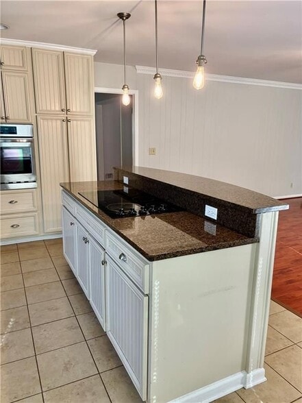 Building Photo - 150 Thompson Pl