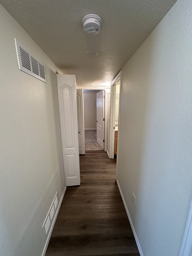 Building Photo - "Modern 2-Bed, 2-Bath Retreat in Boise's Heart – 985 Sq Ft of Pure Comfort!"