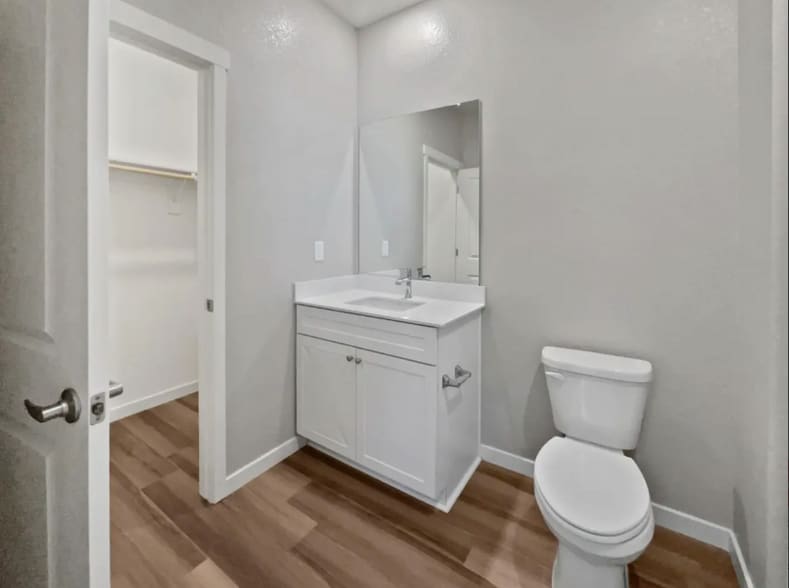 Building Photo - 4074 Southampton St