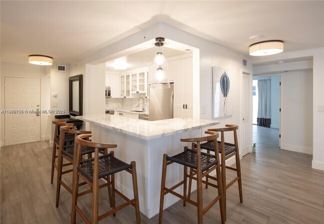 Building Photo - 6061 Collins Ave