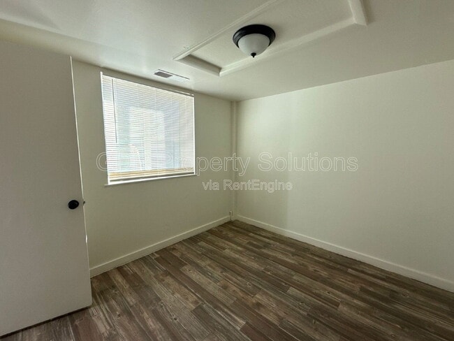 Building Photo - 3209 Burton Ave SE