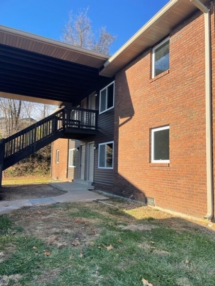 Building Photo - 807 S Morrison Ave