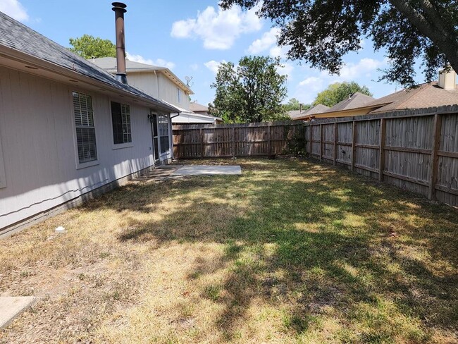 Building Photo - 8307 Holmwood Dr