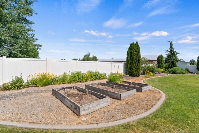 Building Photo - 1981 W Twinkling Star Rd