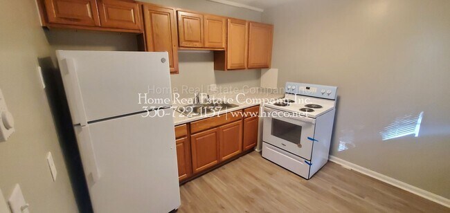 Building Photo - 829 W. Seventh Street Apt #7