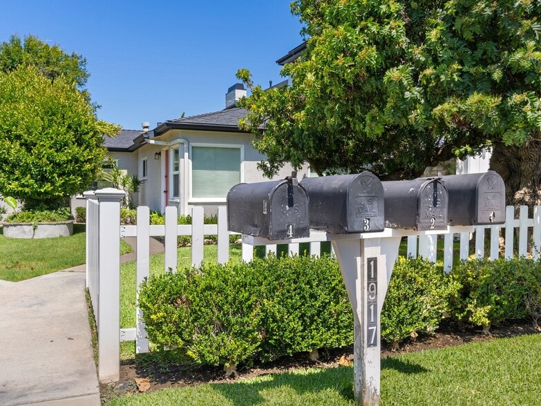 Building Photo - 1911 Church St