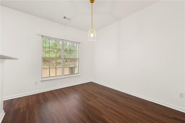 Building Photo - 2525 Walden Lake Dr