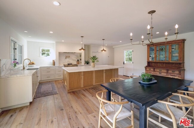 Building Photo - 2310 Laguna Cir Dr