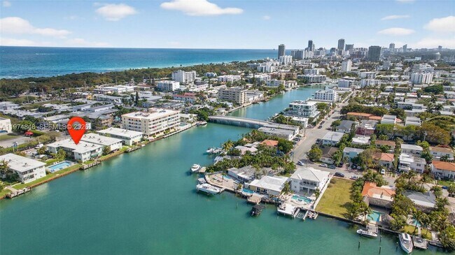 Building Photo - 8600 Byron Ave