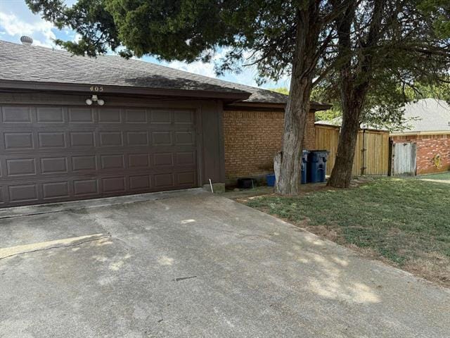 Building Photo - 405 Amber Ln