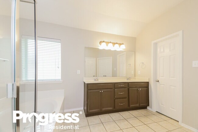 Building Photo - 1021 Comfort Dr