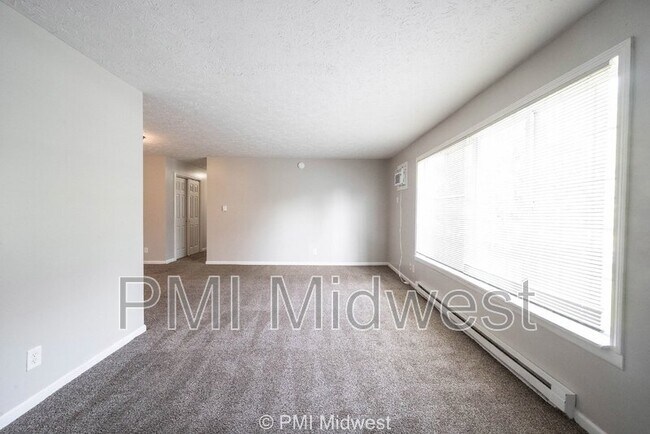 Building Photo - 6260 E 11th St