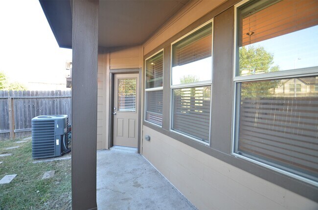 Building Photo - 8335 Columbia Forest Dr