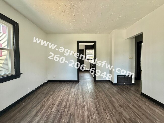 Building Photo - 2 bedroom house