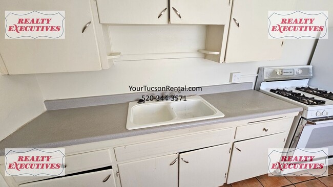 Building Photo - Silverlake Rd & Aviation Rd 3 Bedroom 1 ba...