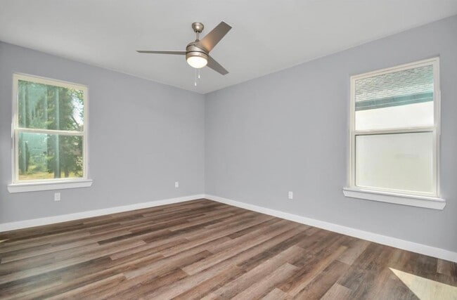 Building Photo - For Lease | 3 Bed, 2 Bath | 1,150 Sq Ft | Warwick Place |