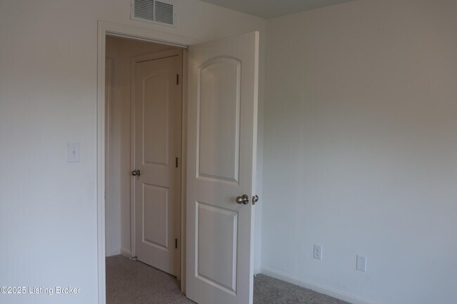 Building Photo - 11703 Parkview Pt