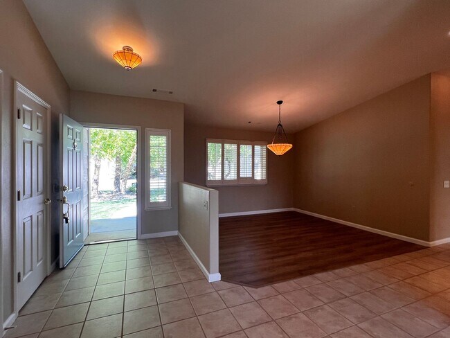 Building Photo - Must See! 3/2/3 Home in Minden, Winhaven n...