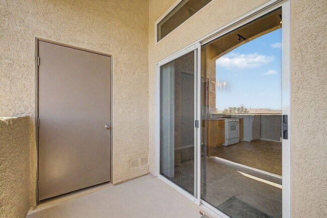 Building Photo - 2 BEDROOM CONDO WITH MOUNTAIN VIEWS!