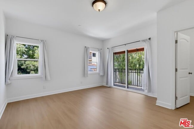 Building Photo - 3528 Mesquite Dr