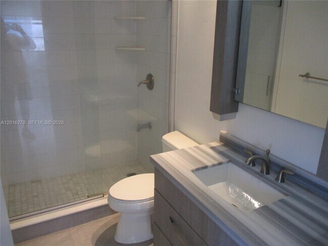 Building Photo - 5313 Collins Ave
