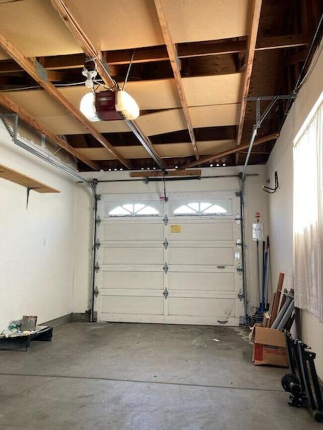 Building Photo - **Centrally Located in Santa Rosa!!**