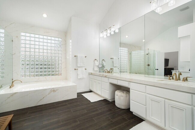 Building Photo - 56765 Merion