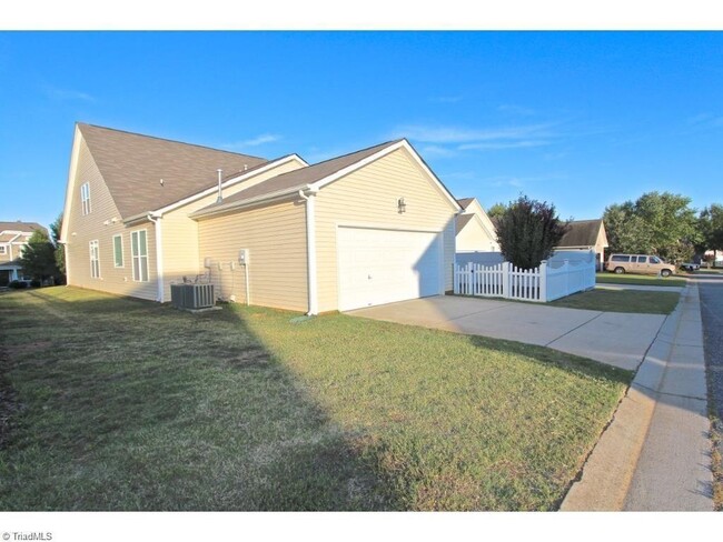 Building Photo - 4 Bedroom, 3 Bath Home for Rent in Kinderton