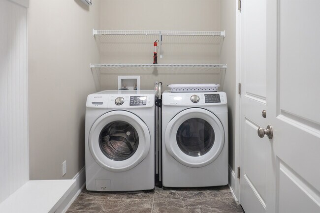 Building Photo - 2533 Capstone Dr