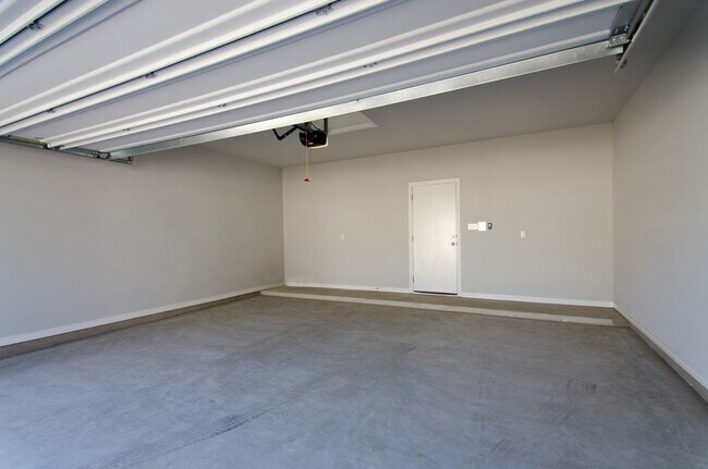 Building Photo - 2136 Pecan Island Dr