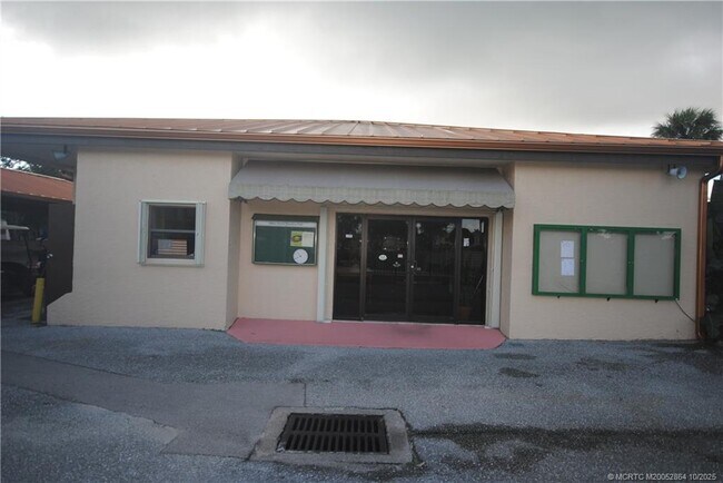 Building Photo - 5333 SE Miles Grant Rd