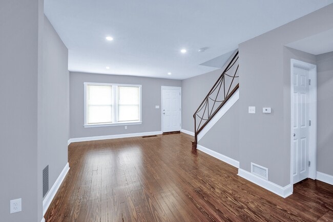 Building Photo - 2610 Hobson St