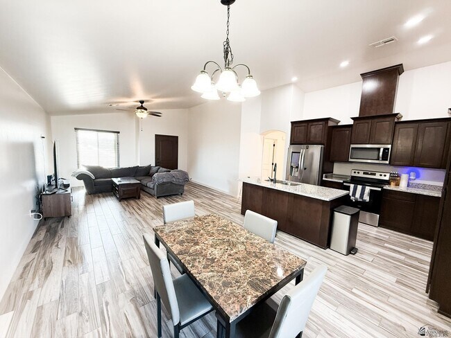 Building Photo - 4168 S Hinckley Dr