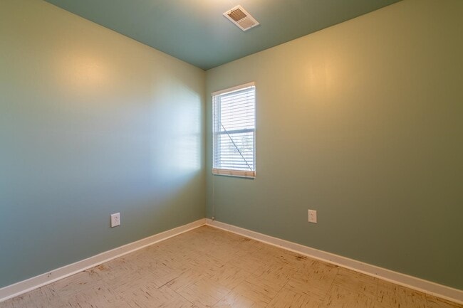 Building Photo - 318 Gannt St