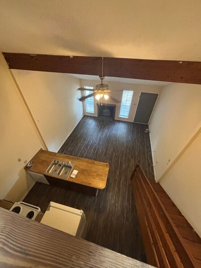 Building Photo - Charming 1 Bedroom 1 Bathroom with a loft!