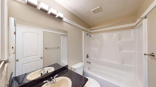 Building Photo - 829 Las Gallinas Ave