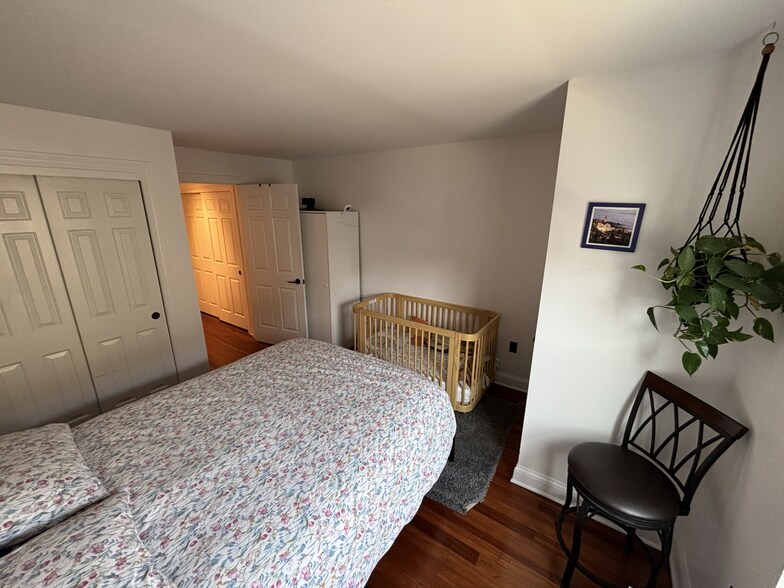 Building Photo - 1550 N Warren Ave